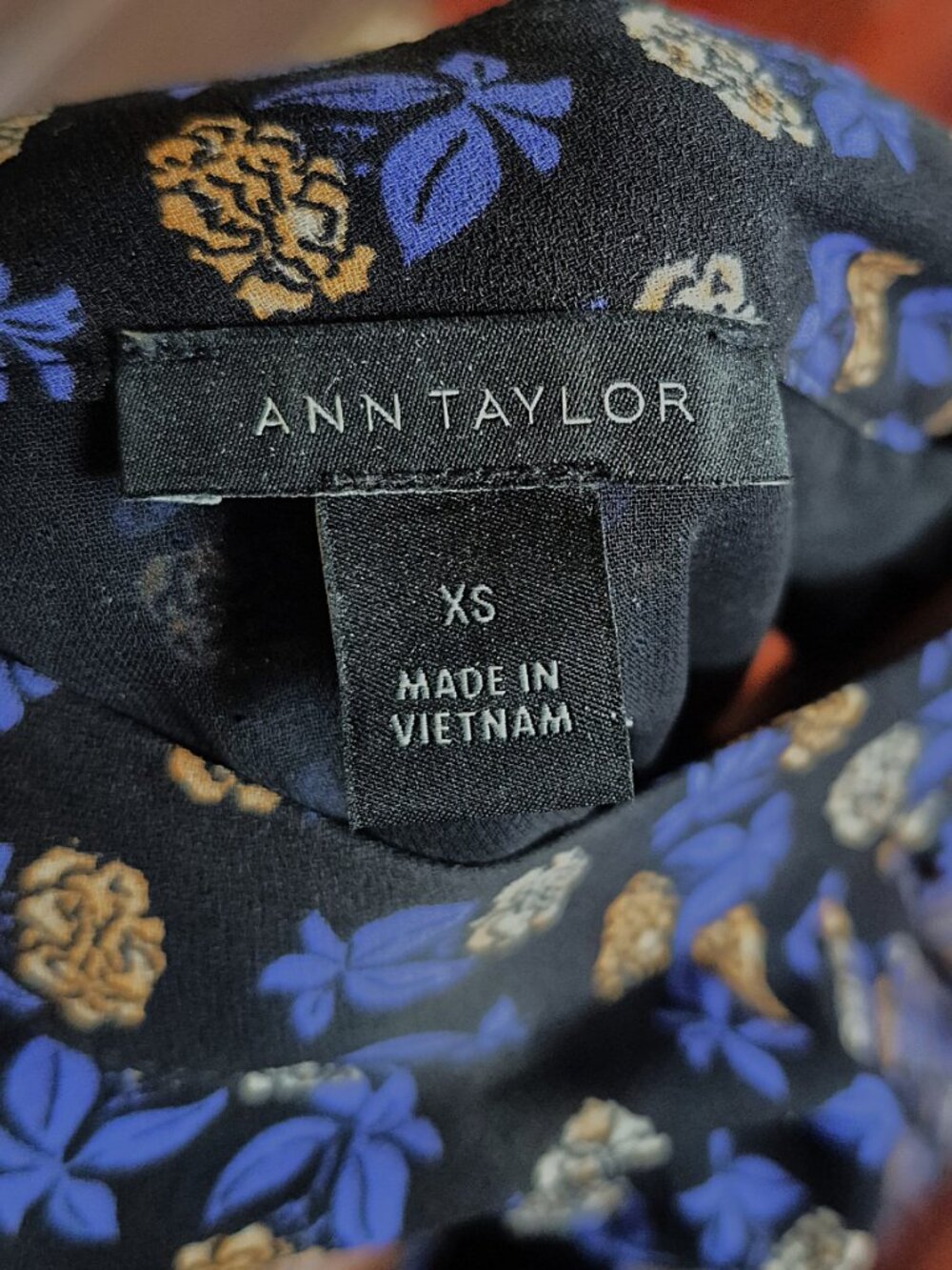 LIKE NEW Ann Taylor Floral Pleated Blouse